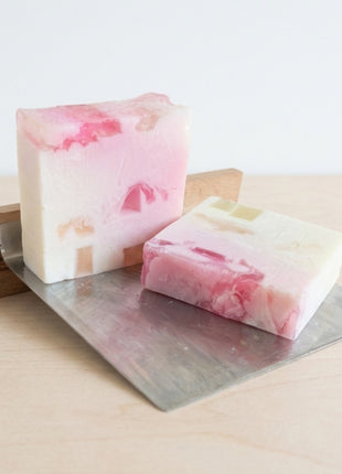 Jabón artesanal con Karité y Frutos Rojos